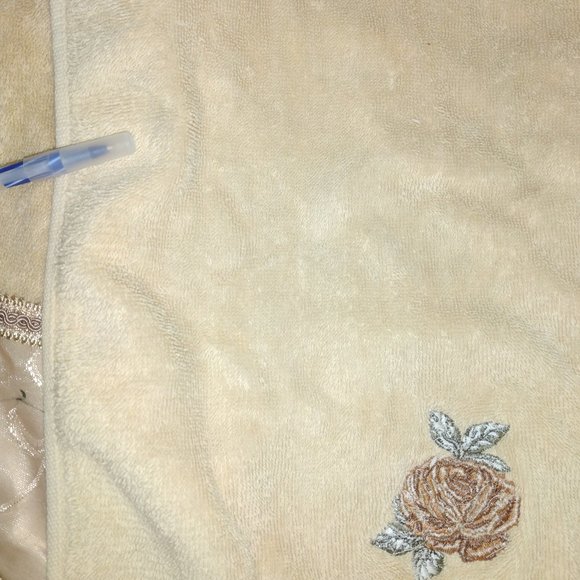 Decorative fancy gold bath towels 6pc - Picture 13 of 14